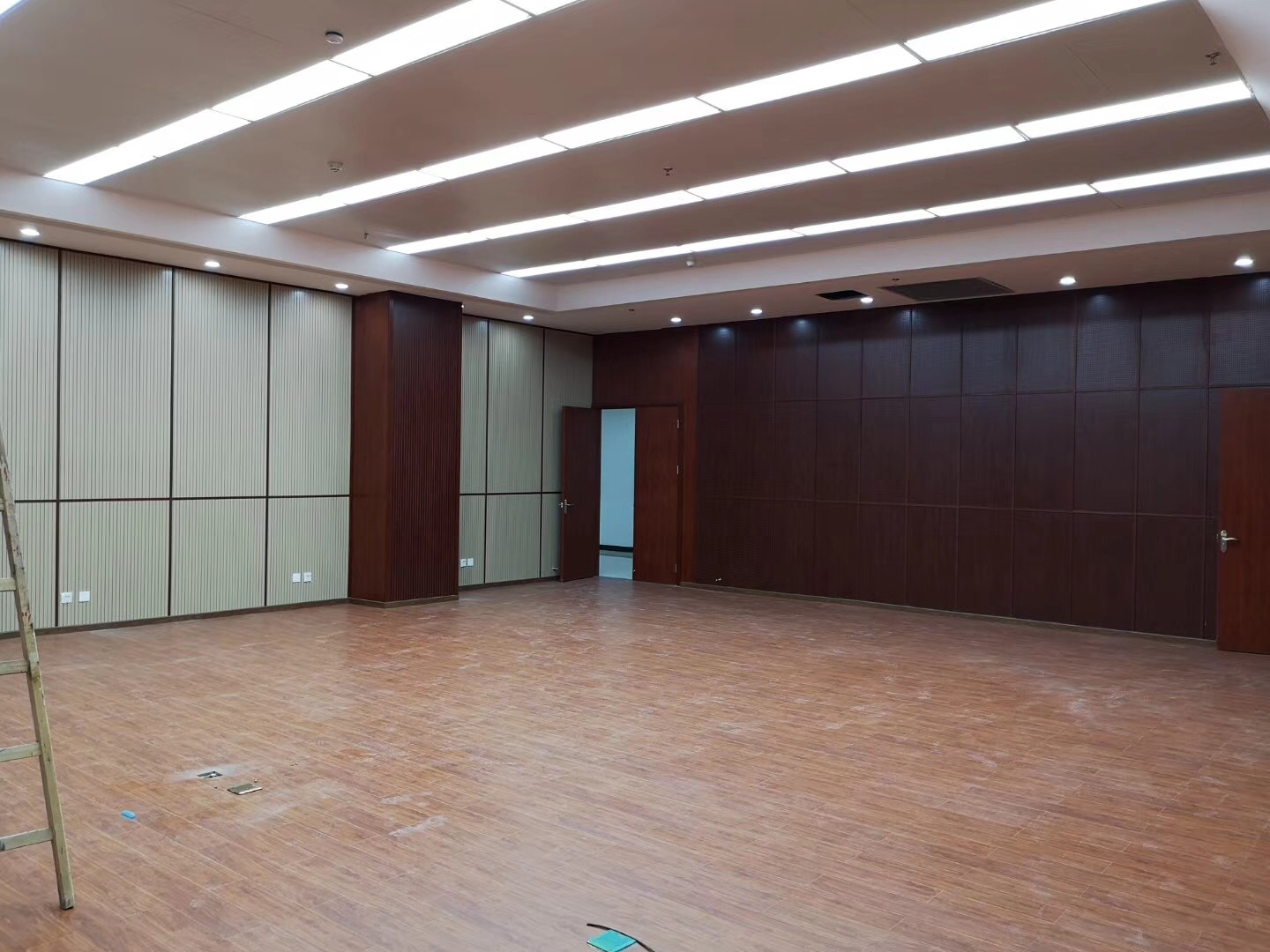 会议室(图1)